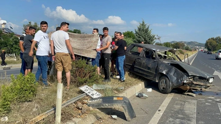 Yaralıları güneşten korumak için battaniye kullandılar
