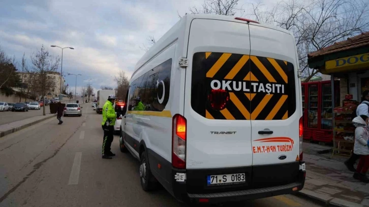 Yarıyıl tatili sona erdi, polis okul çevrelerinde denetim yaptı
