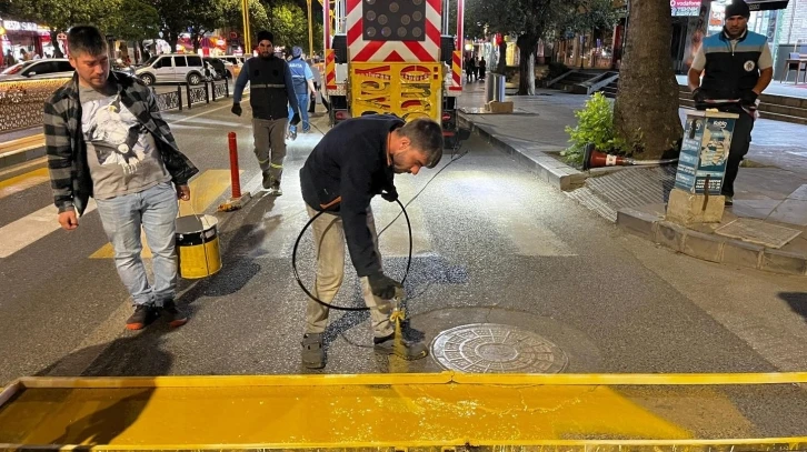 Yaya geçidi çizgileri yenileme çalışması
