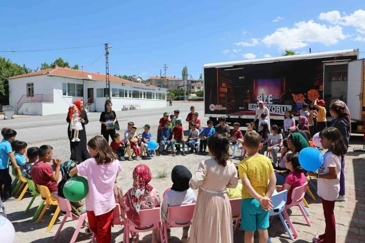 Yaz geldi, gezici kütüphane Talas’ta yollara düştü
