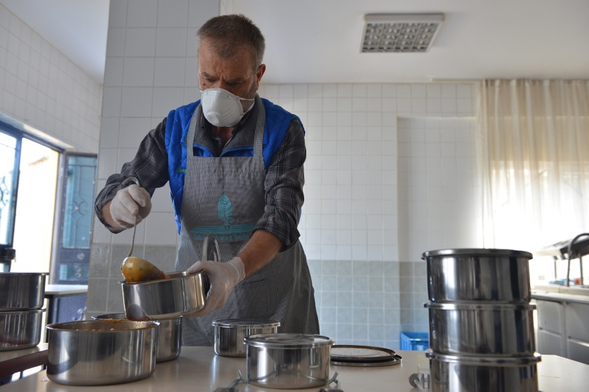 Yıldırım'da günlük 300 kişiye yemek ikramı