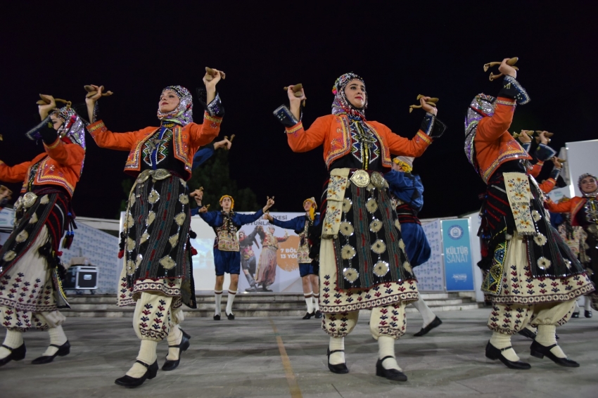 Yıldırım'da yöresel oyunlar beğeni topladı