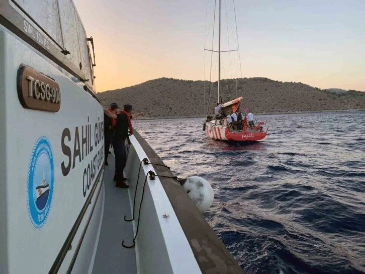 Yelkenli teknede yaralanan vatandaşa tıbbi tahliye
