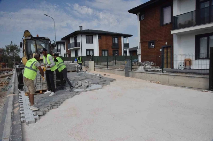 Yeni yerleşim alanlarında yollar açılıyor
