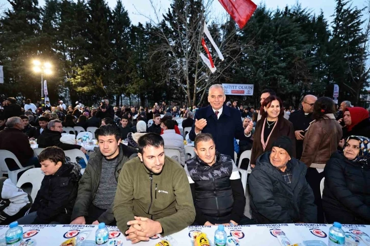 Yenişehir iftarında konuşan Başkan Zolan; “Hizmet destanları yazmaya devam edeceğiz”
