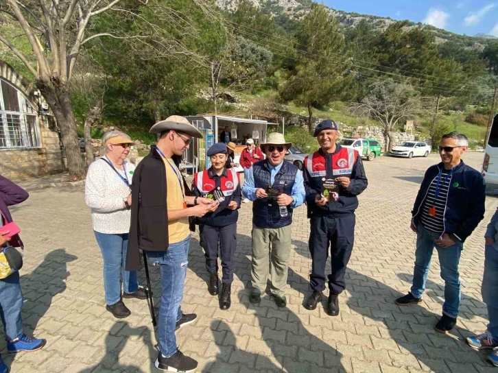 Yerli ve yabancı turistler orman yangınlarına karşı bilgilendirildi
