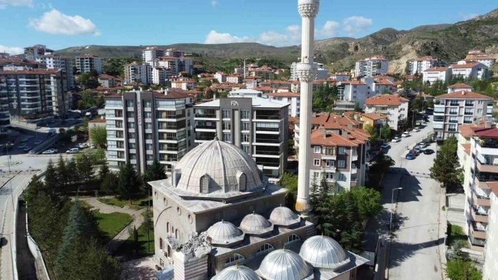 Yıkılma tehlikesi bulunan minarenin çevresindeki binalar tahliye kararı
