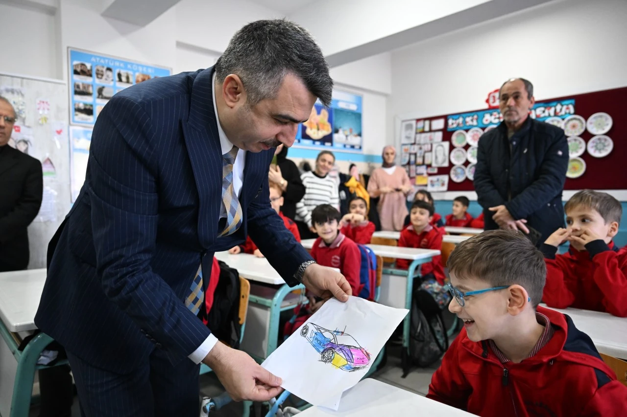 Yıldırım Belediye Başkanı Oktay Yılmaz öğrencilerin mutluluklarına ortak oldu 