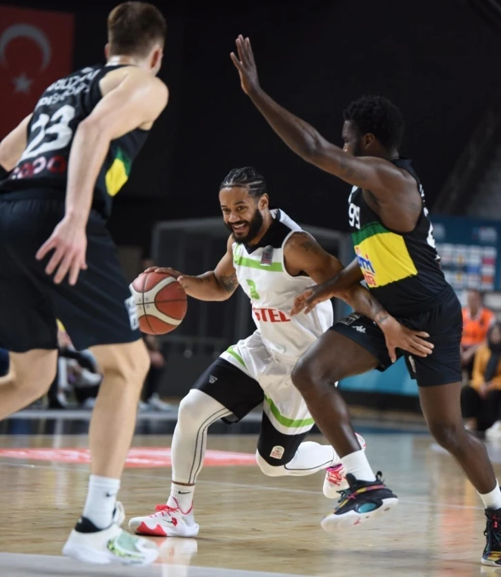 Yıldız basketbolcu bir sezon daha Manisa BBSK’da
