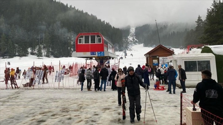 Yıldıztepe Kayak Merkezi'nde tatil yoğunluğu başladı