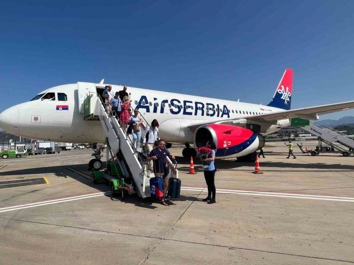 Yılın ilk Sırp turist kafilesi Gazipaşa-Alanya Havalimanı’na geldi
