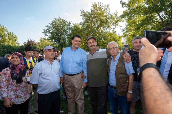 Yılmaz’dan aşure ve dondurma ikramı
