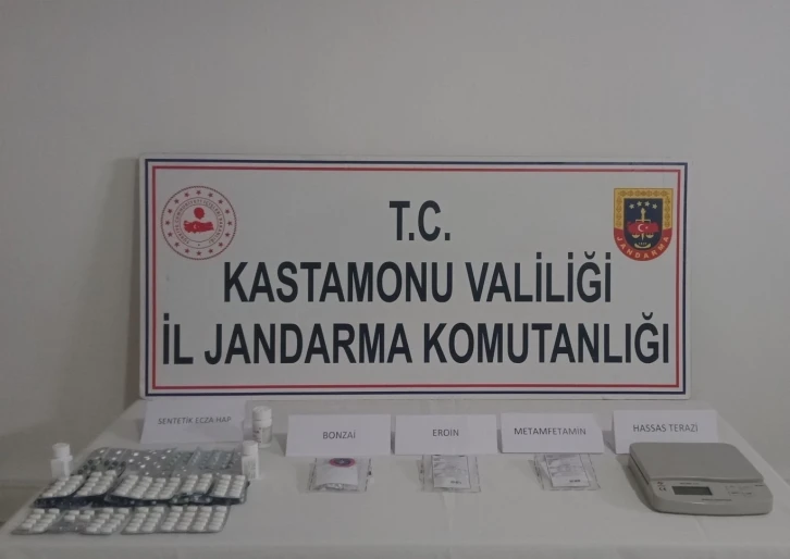 Yol kontrolünde araçta yapılan aramada uyuşturucu yakalandı
