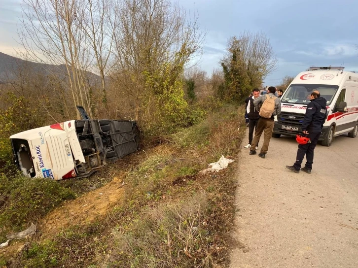 Yolcu otobüsü şarampole devrildi: 39 yaralı