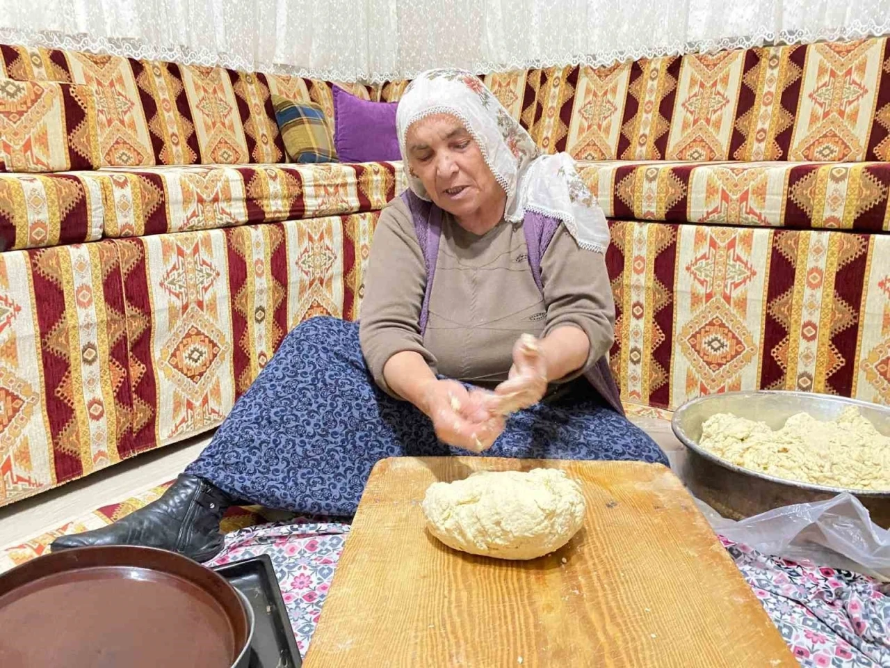 Yozgat kömbesi geleneksel lezzetiyle kalabalık sofraları süslüyor
