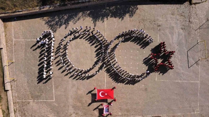 Yozgat’ta öğrencilerden 100. yıl koreografisi
