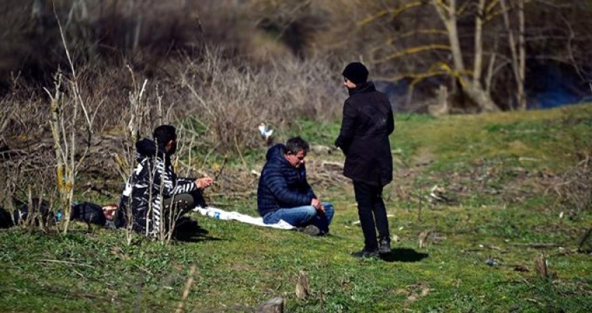 Türk bayrağı var diye dövdüler!