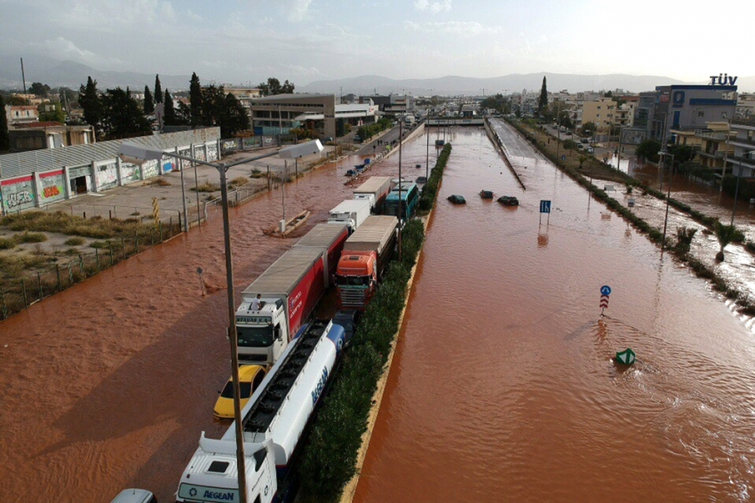 Yunanistan’ı sel vurdu: 10 ölü