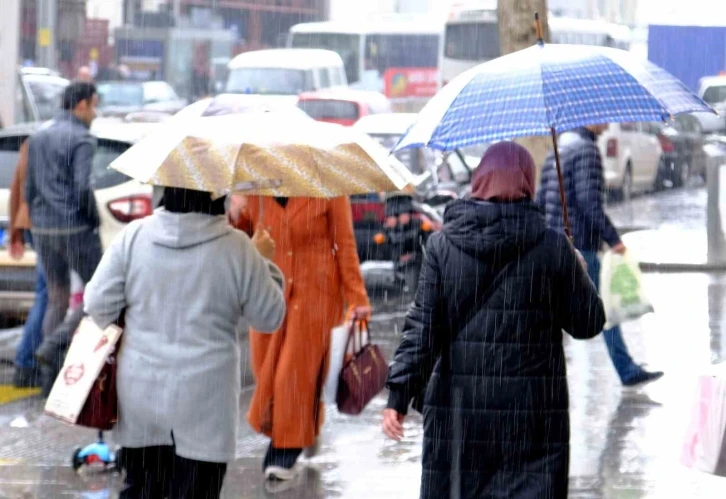 Yükseklerde kar şehir merkezinde yağmur
