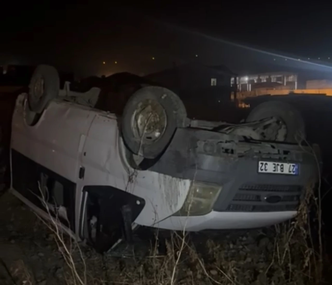 Yüksekova’da kontrolden çıkan minibüs takla attı: 7 yaralı
