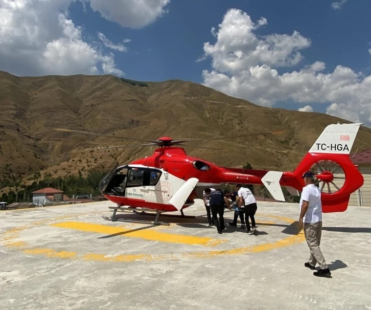 Yüksekten düşen çocuk için helikopter ambulans havalandı
