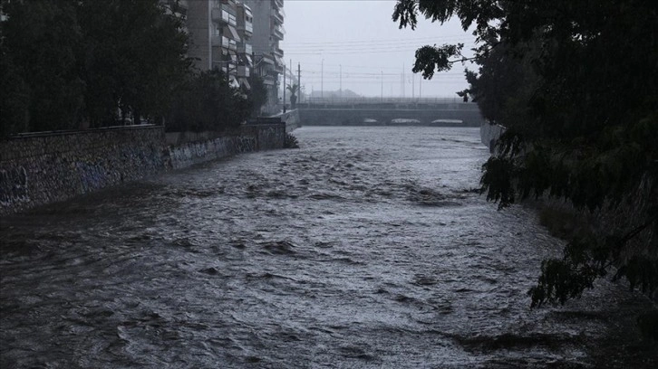 Yunanistan'da sağanak sonrası sel meydana geldi