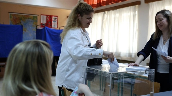 Yunanistan'da seçmenler genel seçim için sandık başında