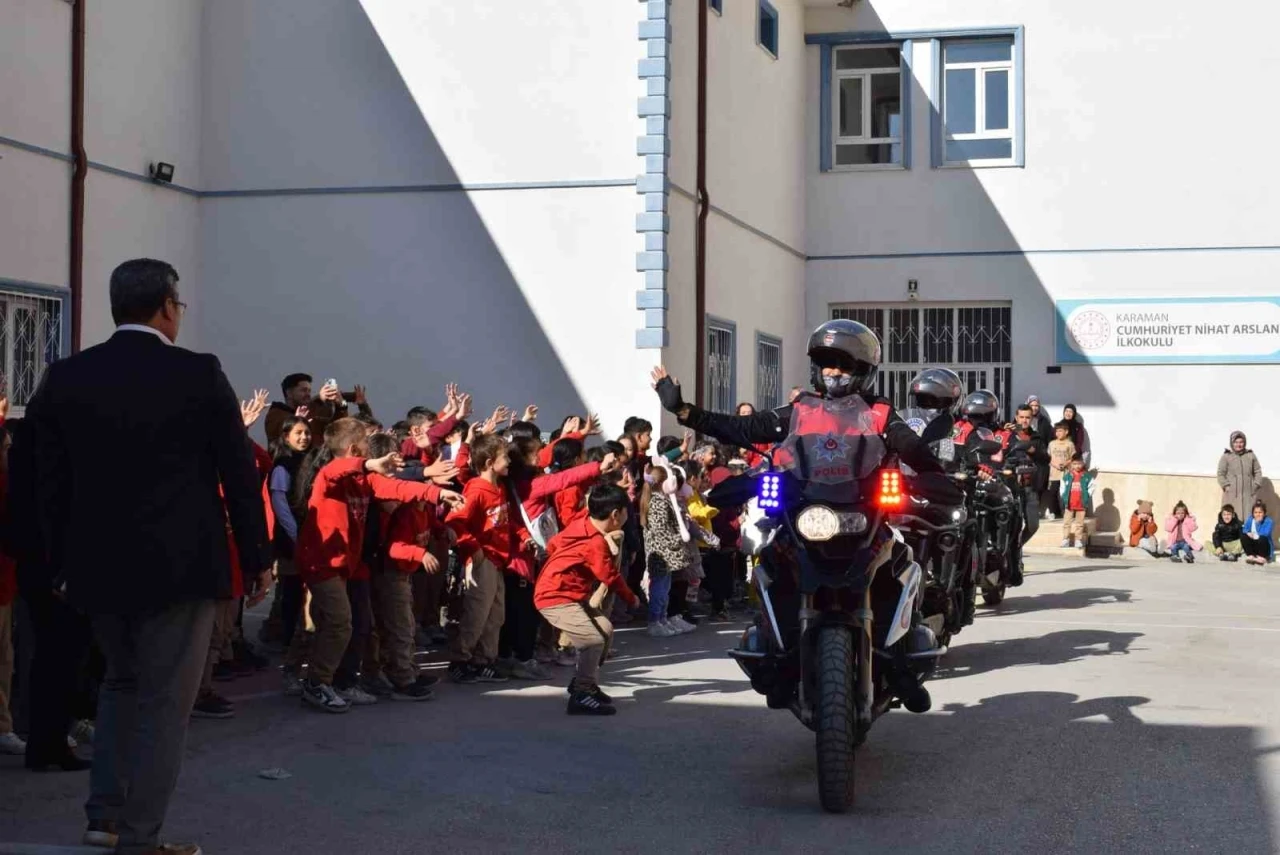 Yunus Timleri’nden ilkokul öğrencilerine nefes kesen gösteri
