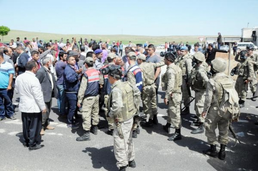 Şanlıurfa’da çiftçilerden yol kapatma eylemi