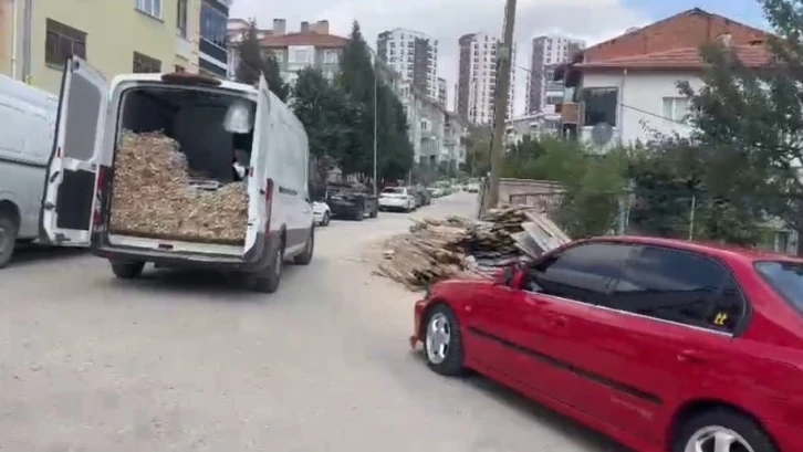 Zabıtalardan mahalle arasında seyyar satıcı operasyonu
