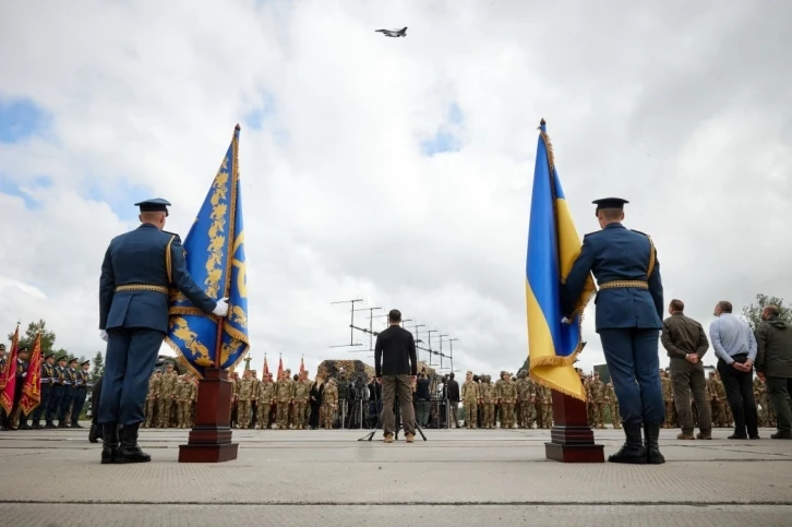 Zelenskiy: "F-16’lar Ukrayna’da"
