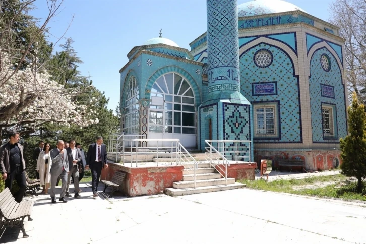 Zemin kayması sebebiyle 5 yıldır ibadete kapalı olan Çinili Camii için ilk yeni adım