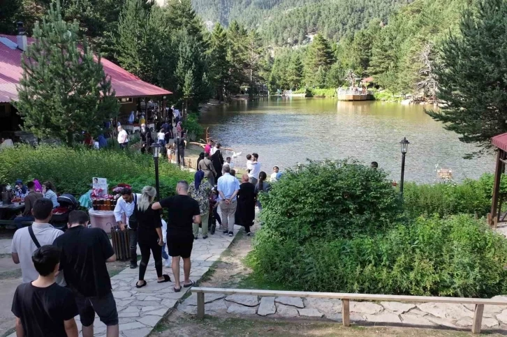 Zigana Dağının serin sığınağı Limni Gölü yoğun ilgi görüyor
