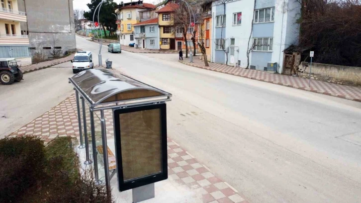 Zile’de otobüs durakları yenilendi