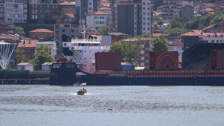 Zonguldak'ta altında mayın olduğu iddia edilen kuru yük gemisi ve çevresinde arama yapıldı