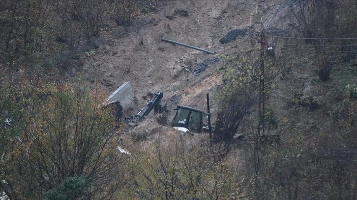 Zonguldak'ta heyelanda göçük altında kalan anne ve oğlunun bulunması için çalışma yürütülüyor