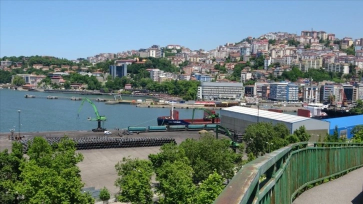 Zonguldak'ta kuru yük gemisinin altında mayın olduğu iddiası ekipleri harekete geçirdi