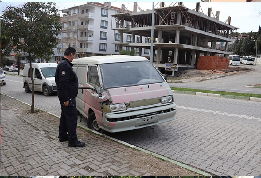 Bursa'da çalıntı aracı yol ortasında bırakıp kaçtılar