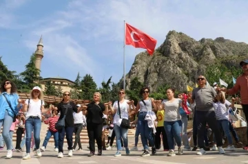 1 Mayıs Amasya’da halaylarla kutlandı
