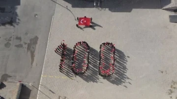 100 öğrenciden 100’ncü yıla özel koreografi
