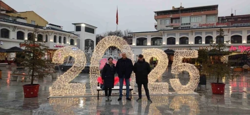 100. Yıl Çarşı Meydan yılbaşına özel ışıl ışıl oldu
