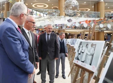 ’100 yıldır Aynı Aşk ve Heyecanla’ Temalı Fotoğraf Sergisi Açıldı
