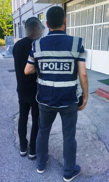 14 farklı dosyadan 10 yıl 22 gün hapis cezası ile aranan şahsı polis yakaladı
