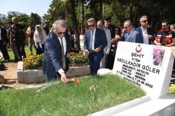 15 Temmuz’un 7. yıl dönümünde şehitler Antalya’da da mezarı başında anıldı
