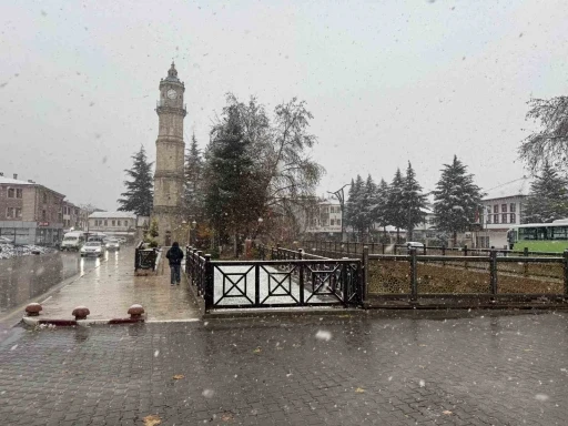 1650 rakımlı Çamlıbel Geçidi’nde kar ve tipi etkili oldu
