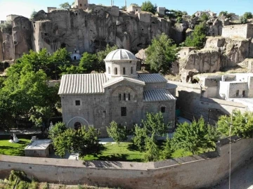 17 asırlık Kilise Camii ihtişamıyla turistleri cezbediyor