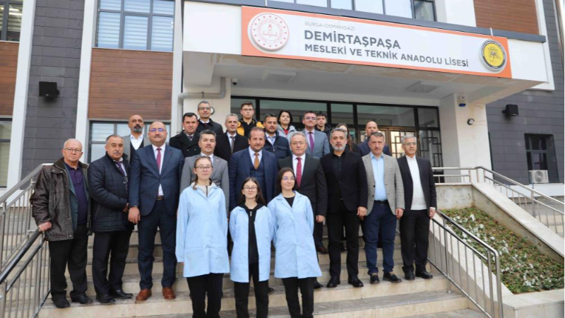 Bursa'da 2024-2025 eğitim öğretim yılı açılış programı Demirtaşpaşa Mesleki ve Teknik Anadolu Lisesi'nde gerçekleşti