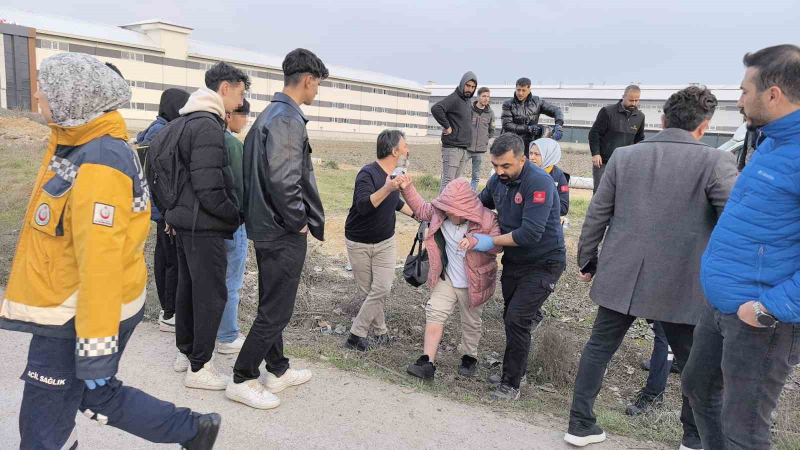 İnegöl'de  öğrenci servisi otomobille çarpıştı: 6’sı öğrenci 10 yaralı