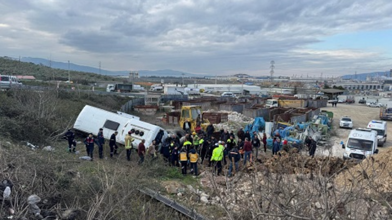 Bursa'da işçi servisi şarampole yuvarlandı