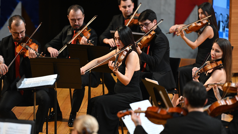 Bursa Oda Orkestrası, ilk konseriyle sanatseverlerle buluştu